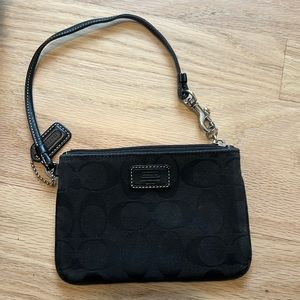 Mini wristlet